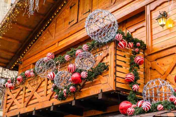 How to decorate my apartment balcony for christmas