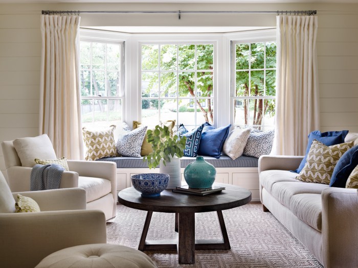 How to decorate room with bay window