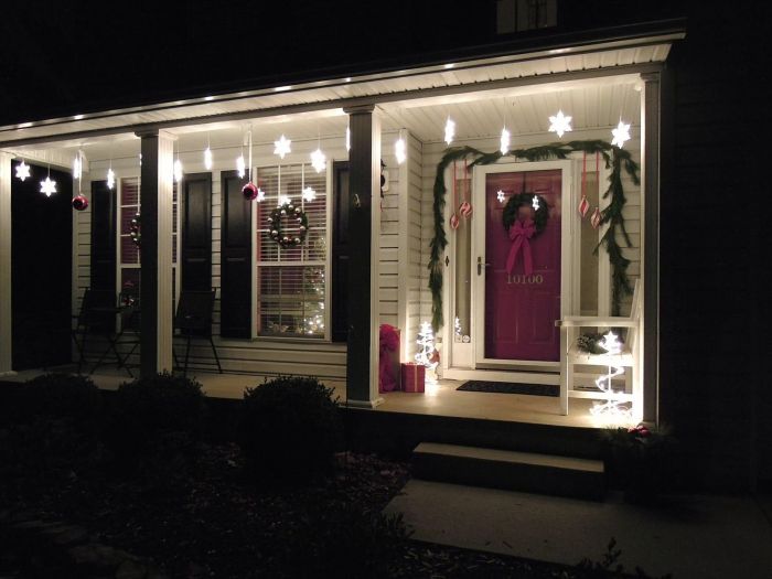 How to decorate windows with christmas lights outside