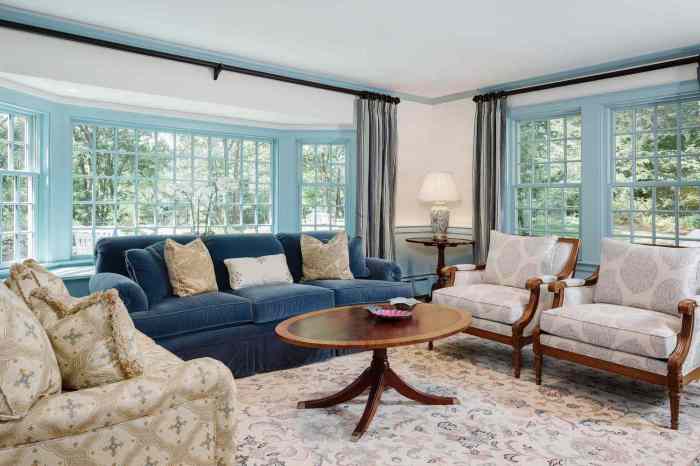 How to decorate room with bay window