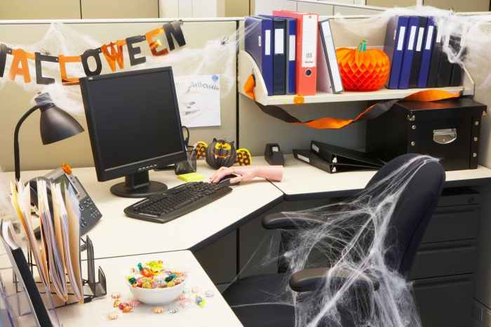 How to decorate an office for halloween